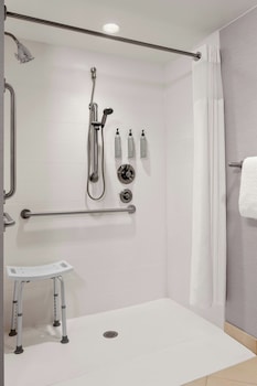 courtyard by marriott evansville east