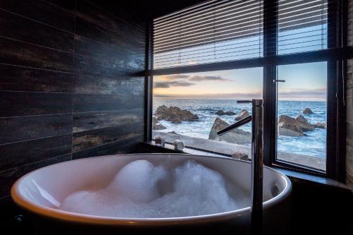 radisson blu acqua hotel and spa concon