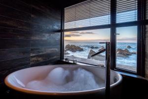 radisson blu acqua hotel and spa concon