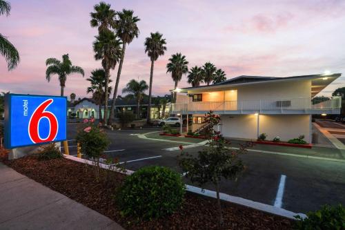 motel 6 santa barbara ca state street
