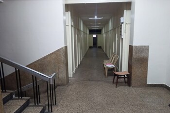 hotel rainbow near victoria hospital city market