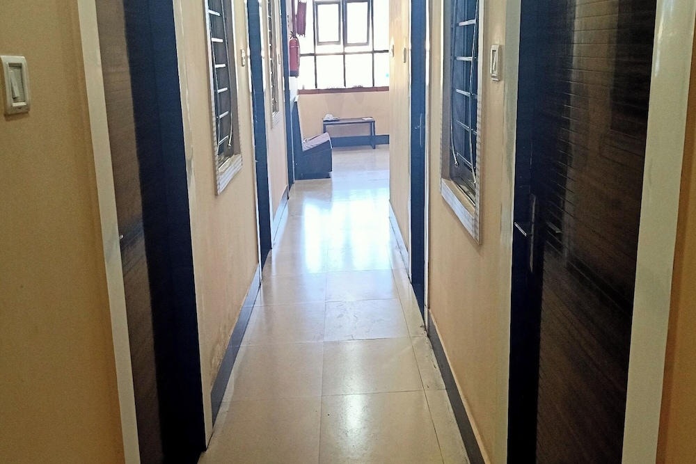 hotel rainbow near victoria hospital city market