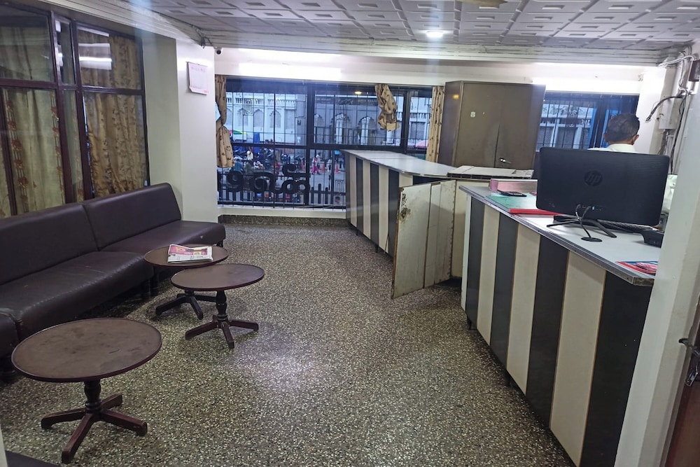 hotel rainbow near victoria hospital city market