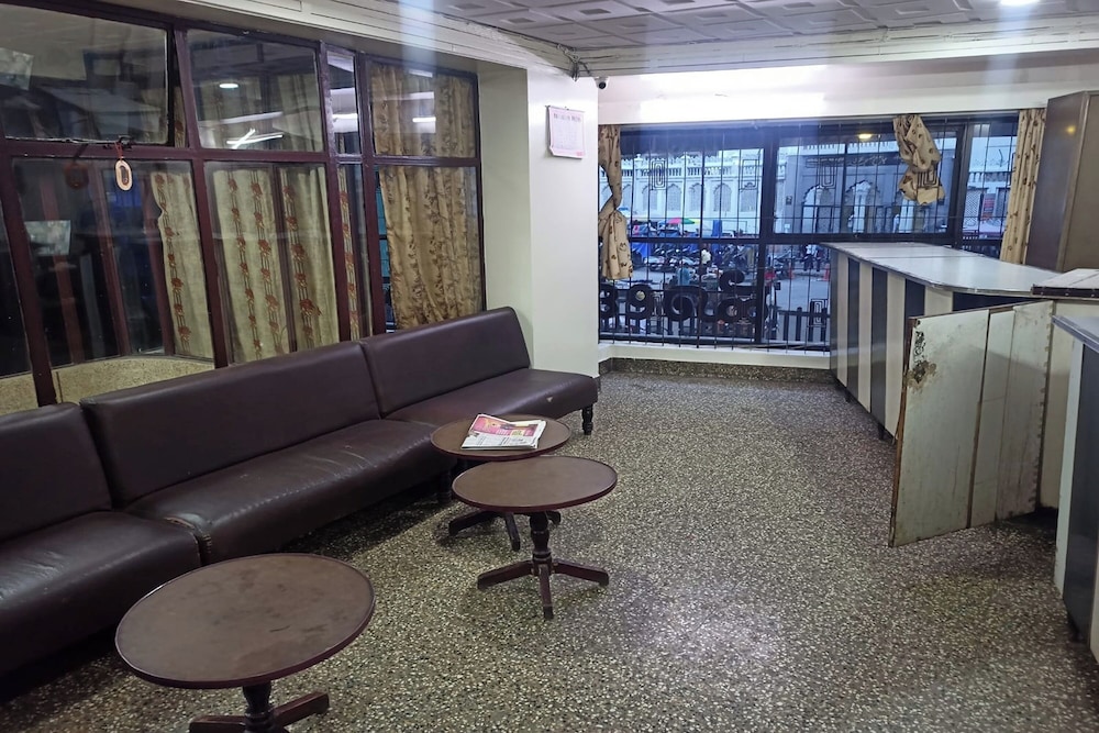 hotel rainbow near victoria hospital city market