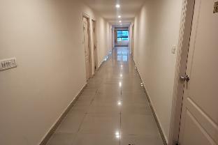 hotel rainbow near victoria hospital city market