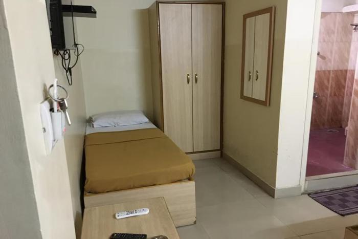 hotel rainbow near victoria hospital city market