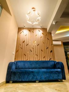 hotel beachfront couple andfamily friendly