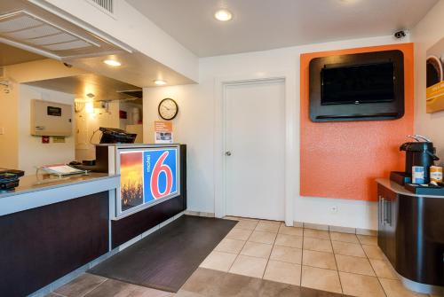 motel 6 lenexa ks kansas city southwest