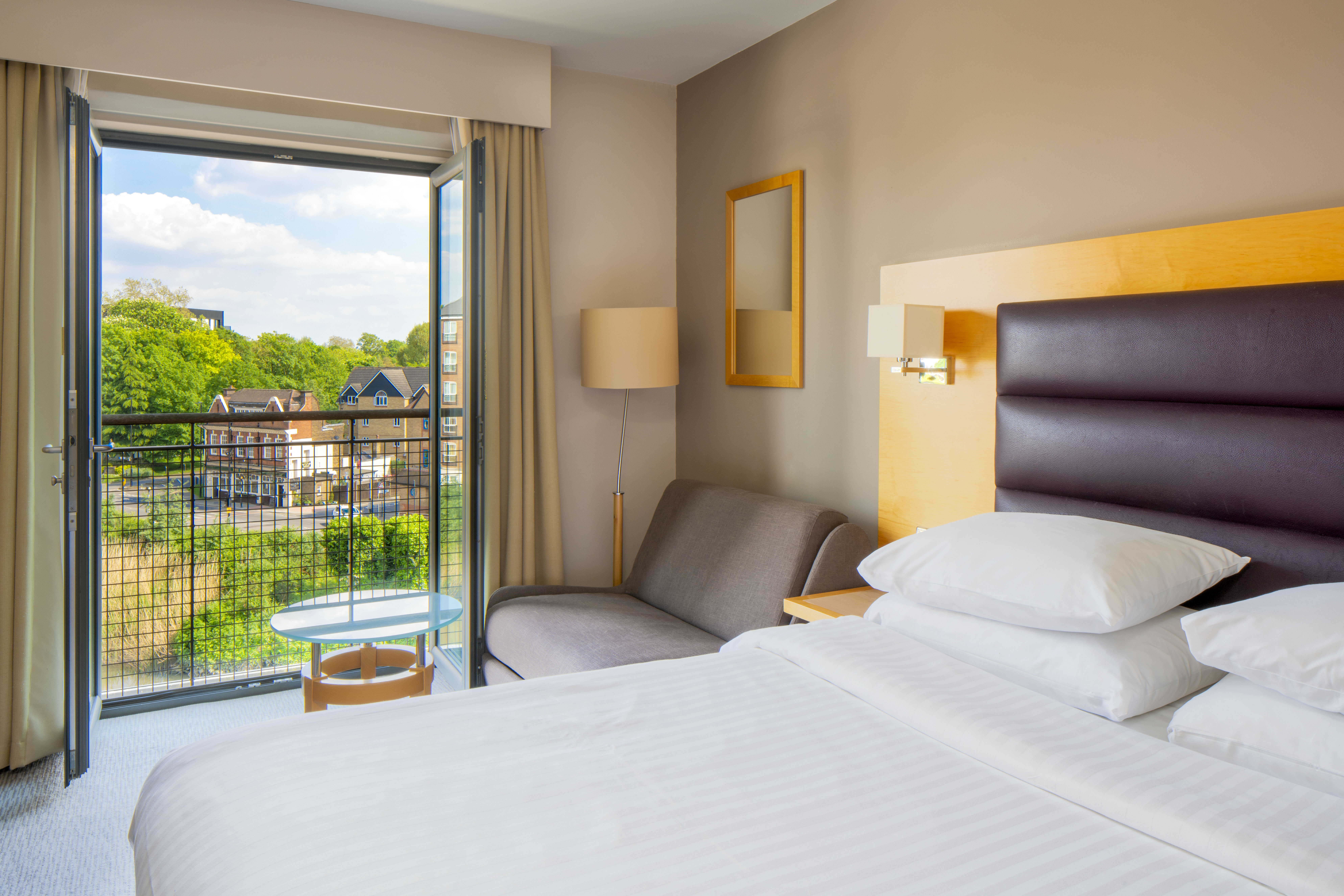 holiday inn london brentford lock by ihg