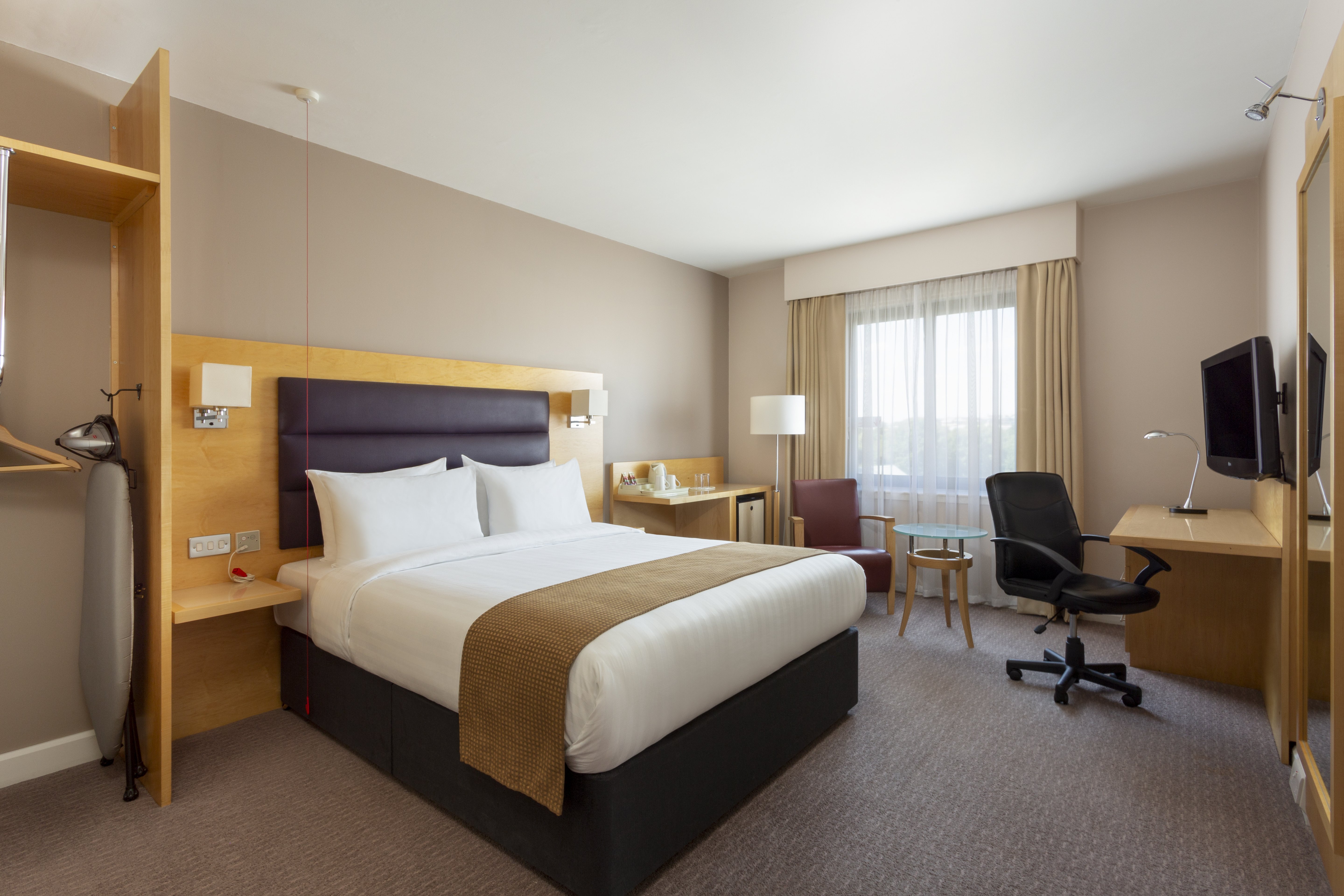 holiday inn london brentford lock by ihg