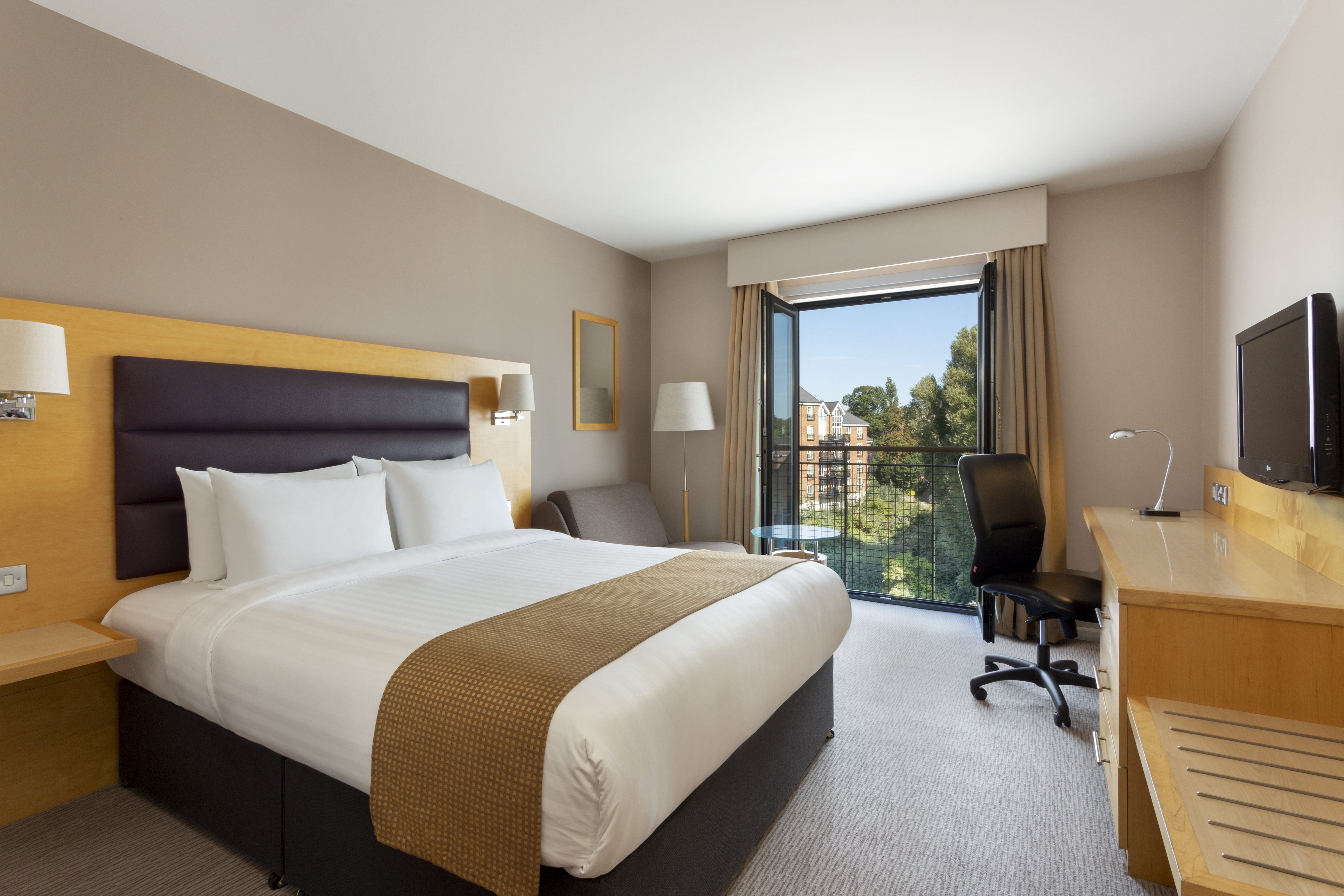 holiday inn london brentford lock by ihg