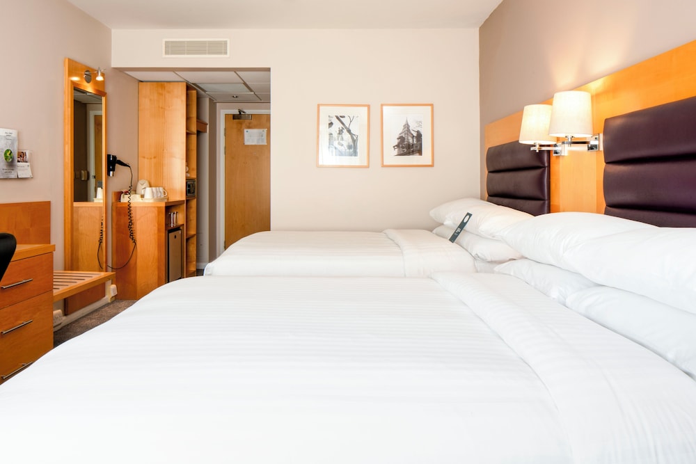 holiday inn london brentford lock by ihg