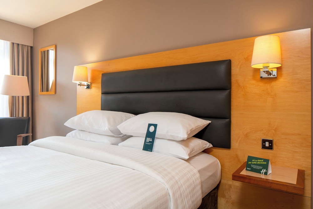holiday inn london brentford lock by ihg