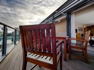 holiday inn london brentford lock by ihg