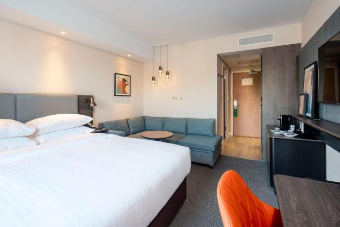 holiday inn london brentford lock by ihg