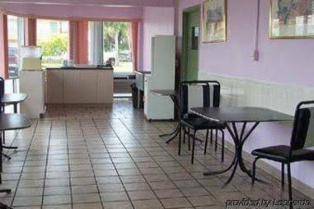 econo lodge inn and suites