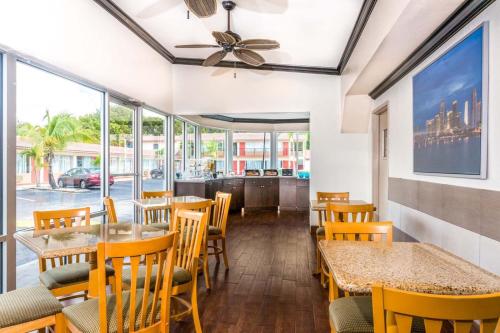 econo lodge inn and suites