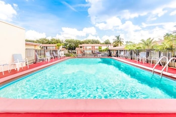 econo lodge inn and suites