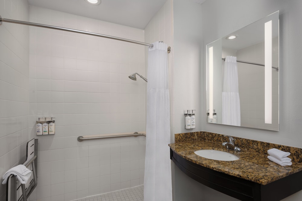 holiday inn express and suites kendall by ihg