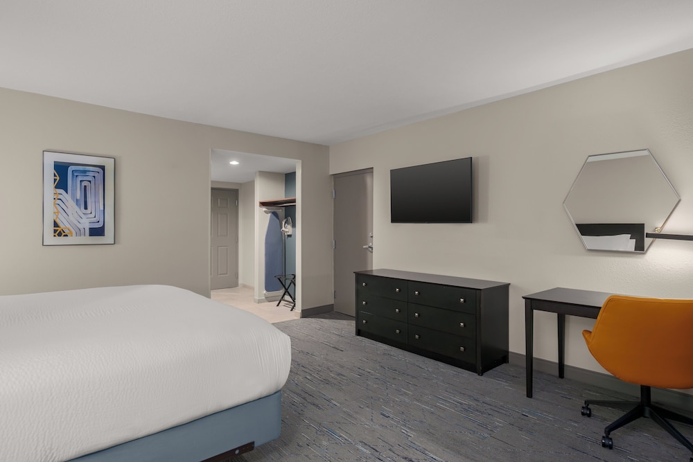 holiday inn express and suites kendall by ihg