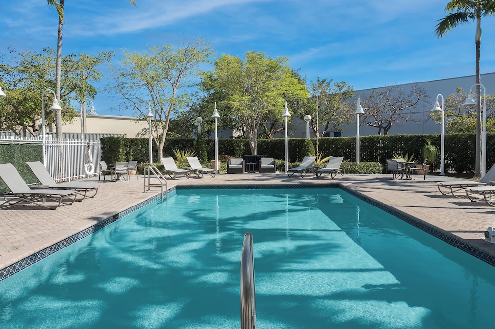 holiday inn express and suites kendall by ihg