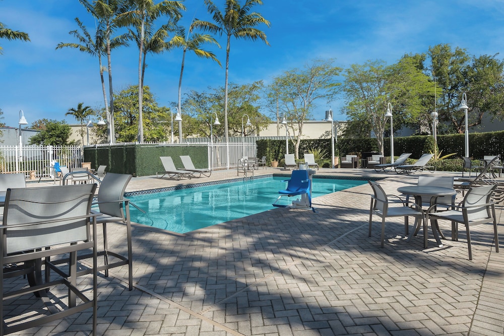 holiday inn express and suites kendall by ihg