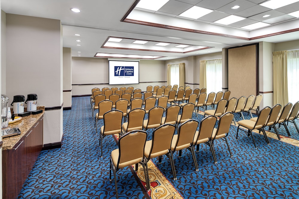 holiday inn express and suites kendall by ihg