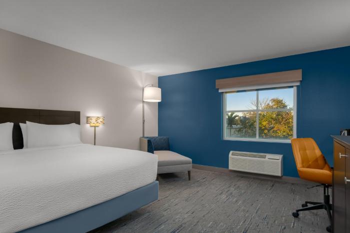 holiday inn express and suites kendall by ihg