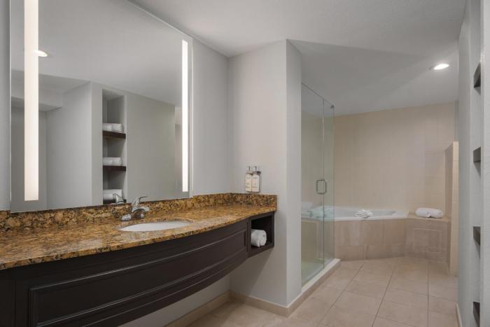 holiday inn express and suites kendall by ihg