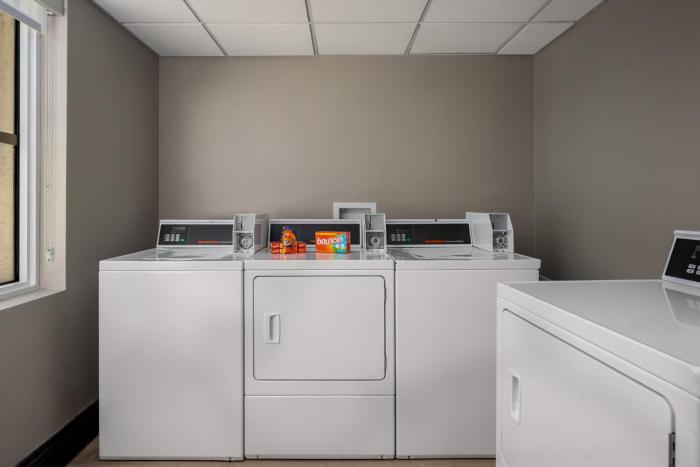 holiday inn express and suites kendall by ihg