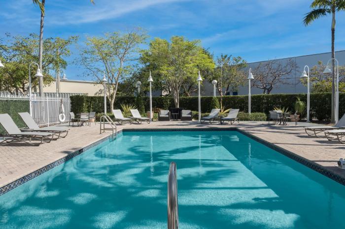 holiday inn express and suites kendall by ihg