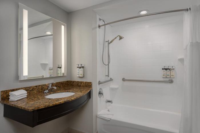 holiday inn express and suites kendall by ihg