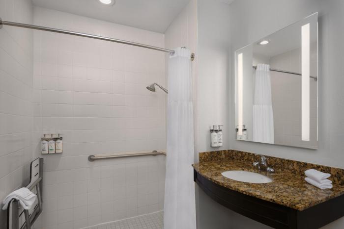 holiday inn express and suites kendall by ihg