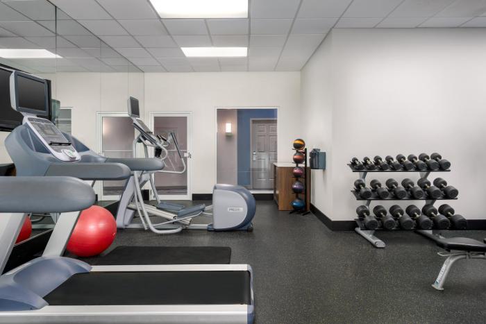 holiday inn express and suites kendall by ihg