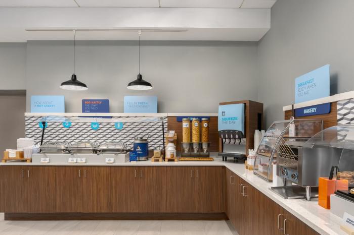 holiday inn express and suites kendall by ihg