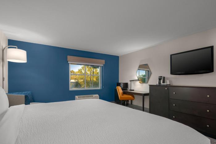 holiday inn express and suites kendall by ihg