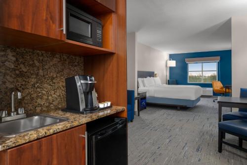 holiday inn express and suites kendall by ihg