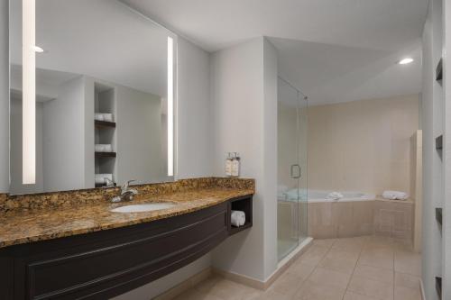 holiday inn express and suites kendall by ihg