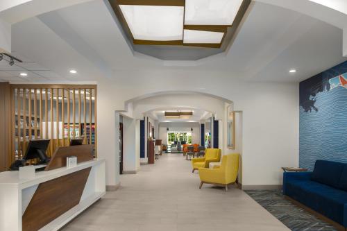 holiday inn express and suites kendall by ihg