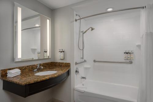 holiday inn express and suites kendall by ihg