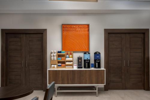 holiday inn express and suites kendall by ihg