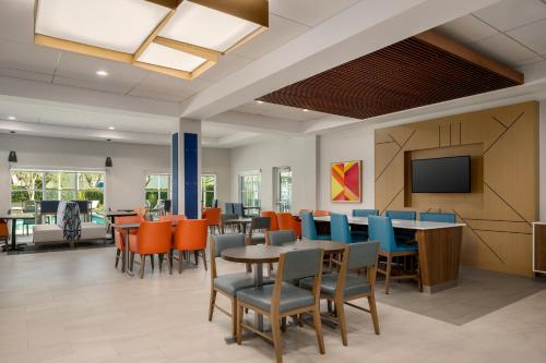 holiday inn express and suites kendall by ihg