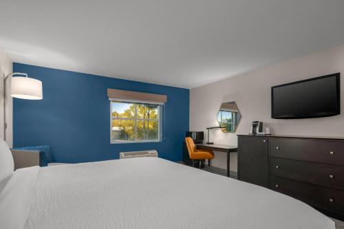 holiday inn express and suites kendall by ihg