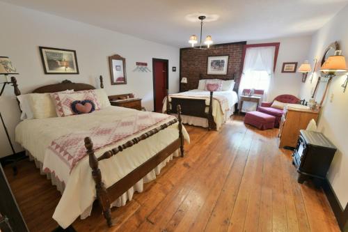 the pines of dresden bandb