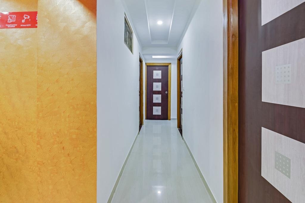 Anjali Palace,Near Tapovan Circle,3 star