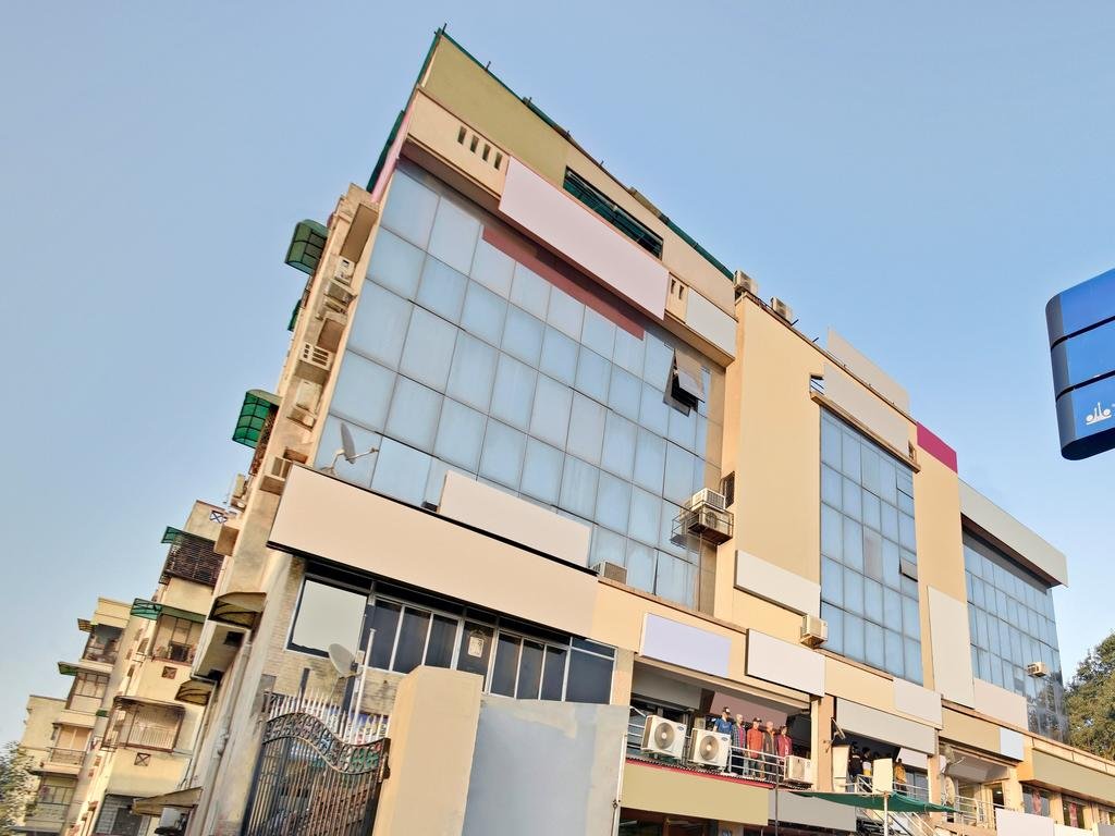 Anjali Palace,Near Tapovan Circle,3 star