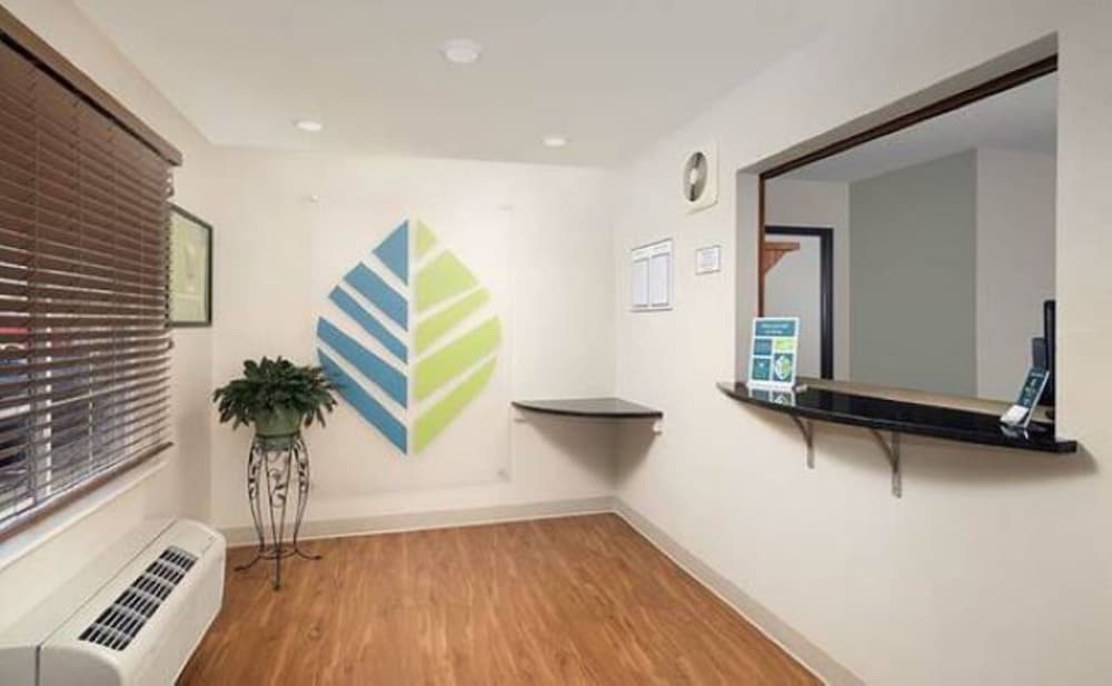 woodspring suites lincoln northeast i 80