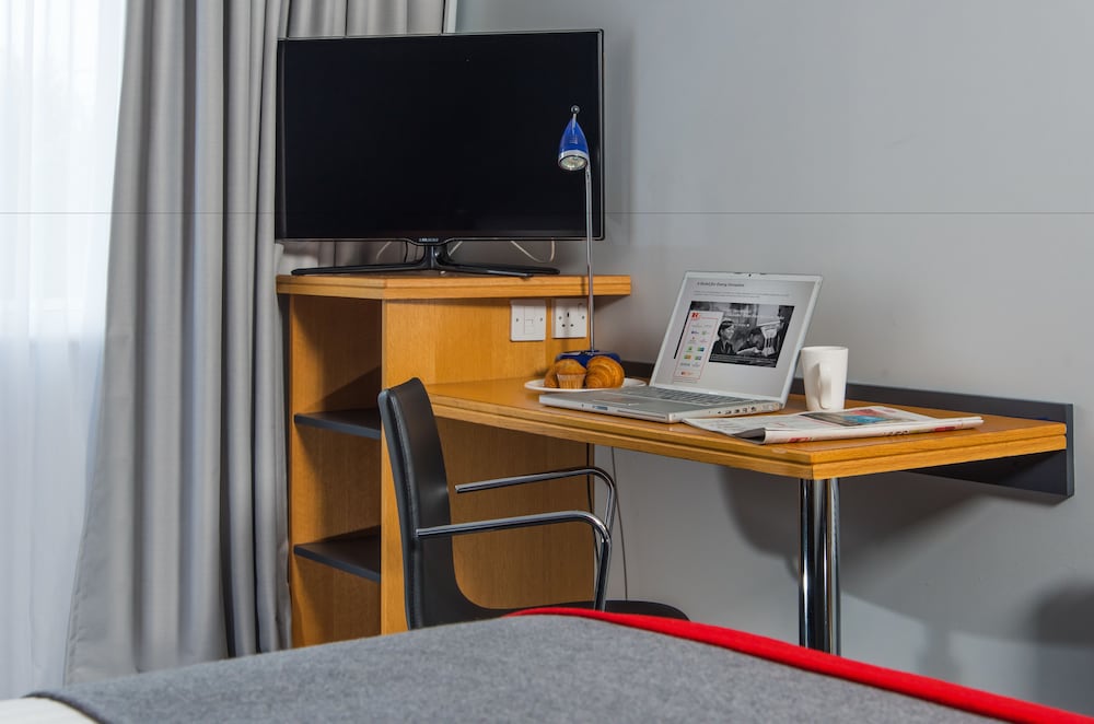holiday inn express lichfield by ihg