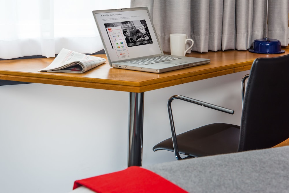 holiday inn express lichfield by ihg