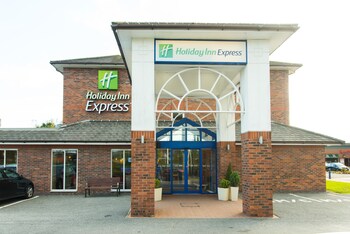 holiday inn express lichfield by ihg